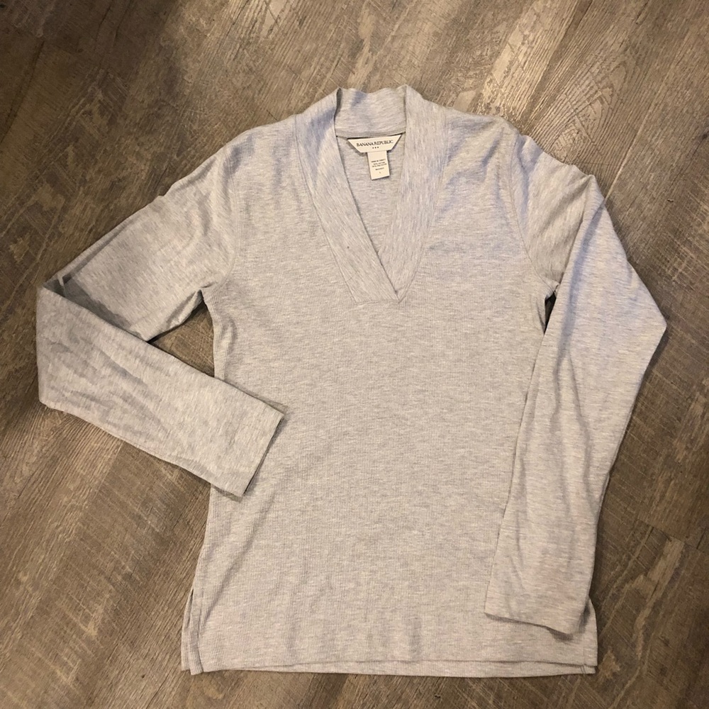 Banana Republic ribbed v-neck LS / large
